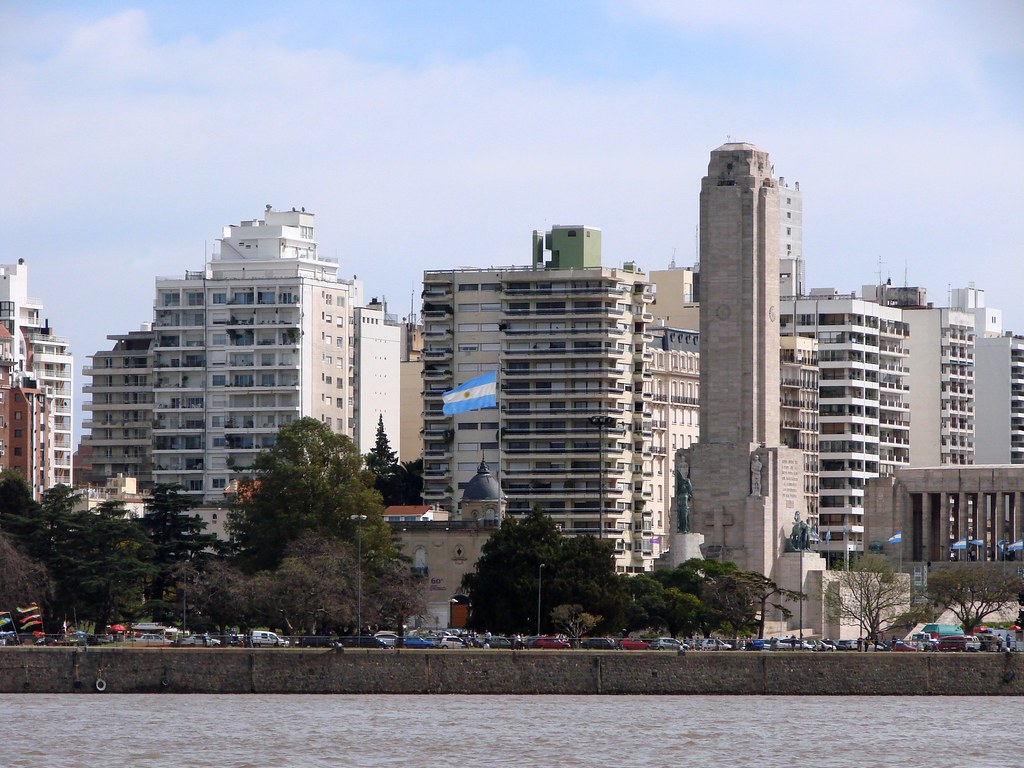 https://mdw-travel-data-us-east-1.s3.amazonaws.com/img/country/Argentina/Monumento-a-la-Bandera/img_02.jpg