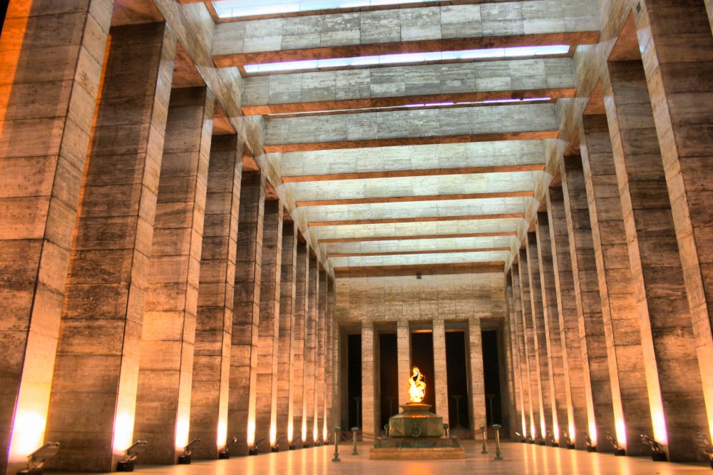https://mdw-travel-data-us-east-1.s3.amazonaws.com/img/country/Argentina/Monumento-a-la-Bandera/img_03.jpg