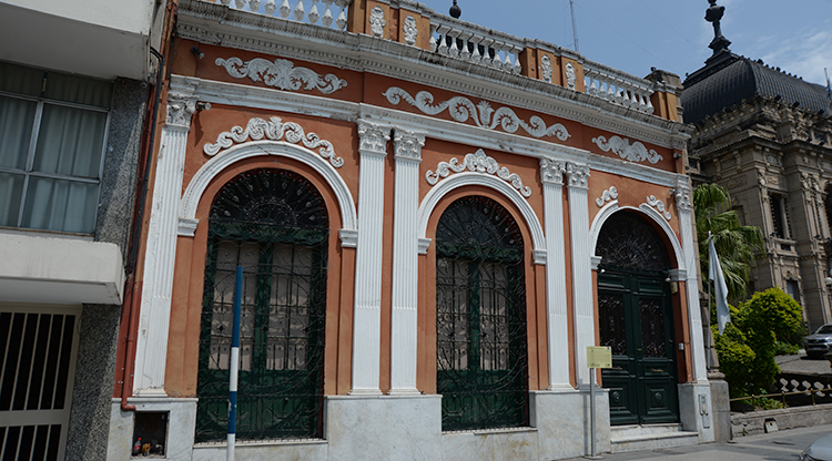 https://mdw-travel-data-us-east-1.s3.amazonaws.com/img/country/Argentina/Museo-Casa-Padilla/img_02.jpg