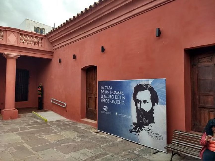 https://mdw-travel-data-us-east-1.s3.amazonaws.com/img/country/Argentina/Museo-Guemes/img_02.jpg