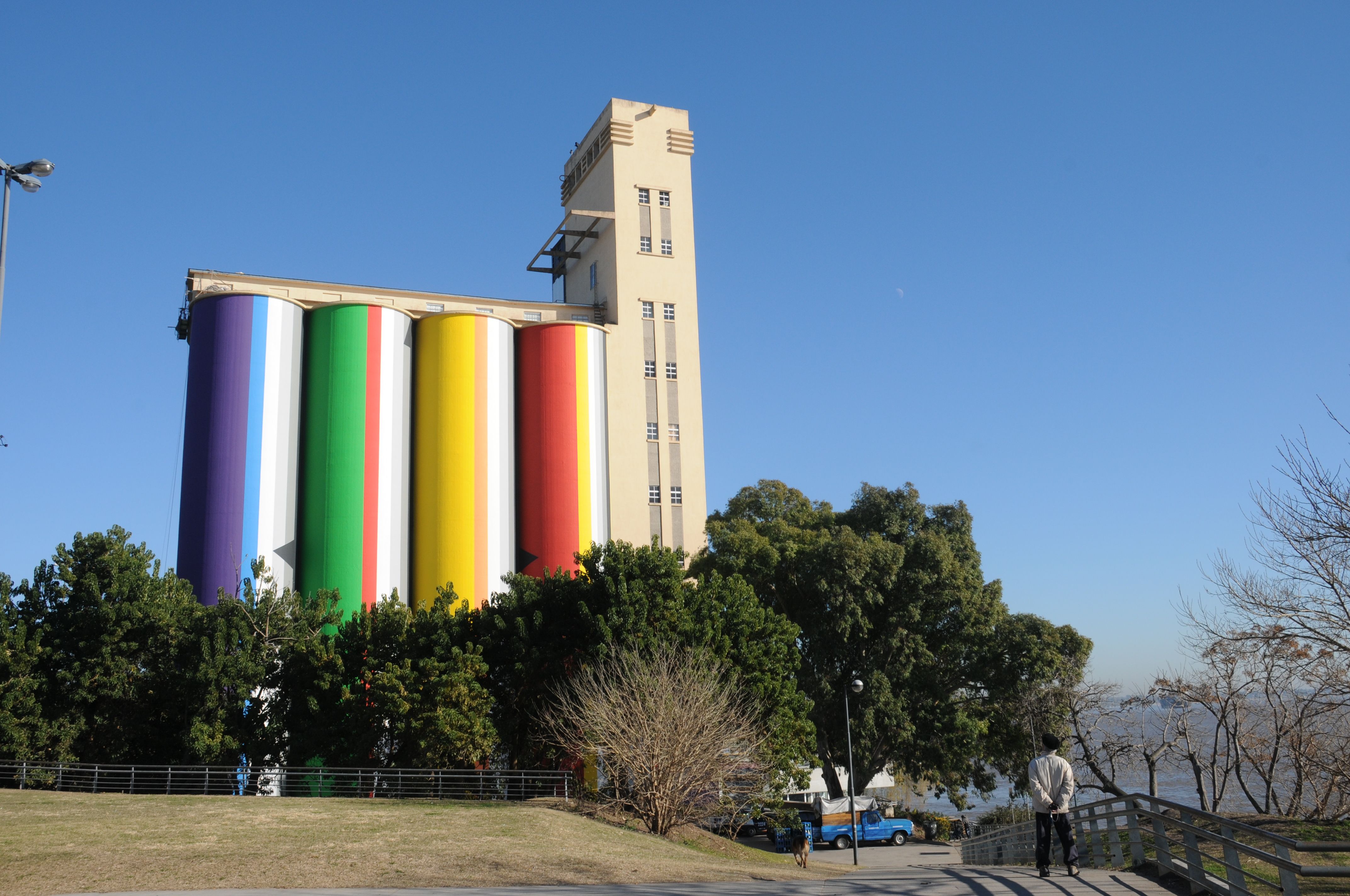 https://mdw-travel-data-us-east-1.s3.amazonaws.com/img/country/Argentina/Museo-de-Arte-Contemporaneo-de-Rosario-MACRo/img_00.jpg