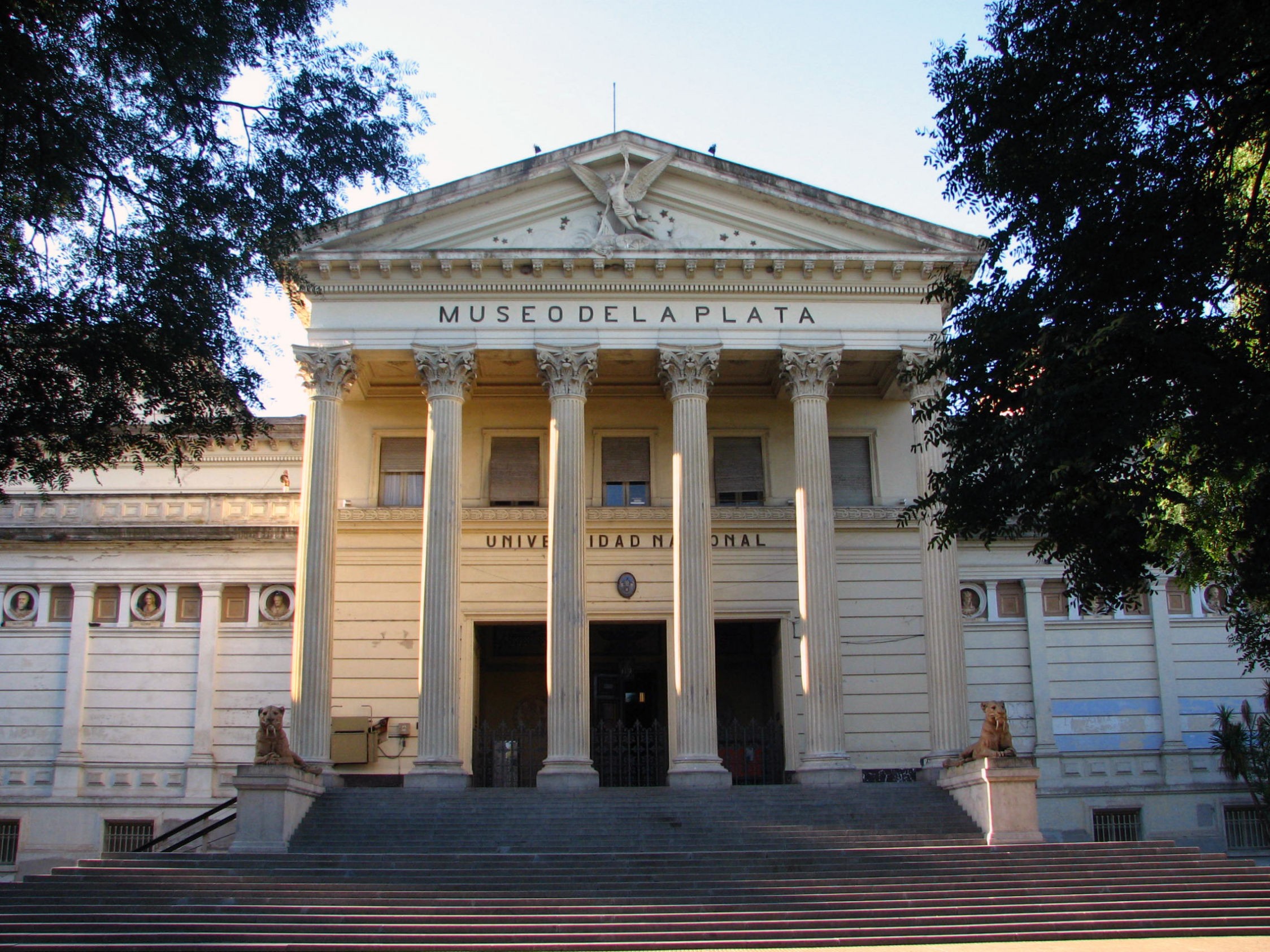 https://mdw-travel-data-us-east-1.s3.amazonaws.com/img/country/Argentina/Museo-de-La-Plata/img_01.jpg