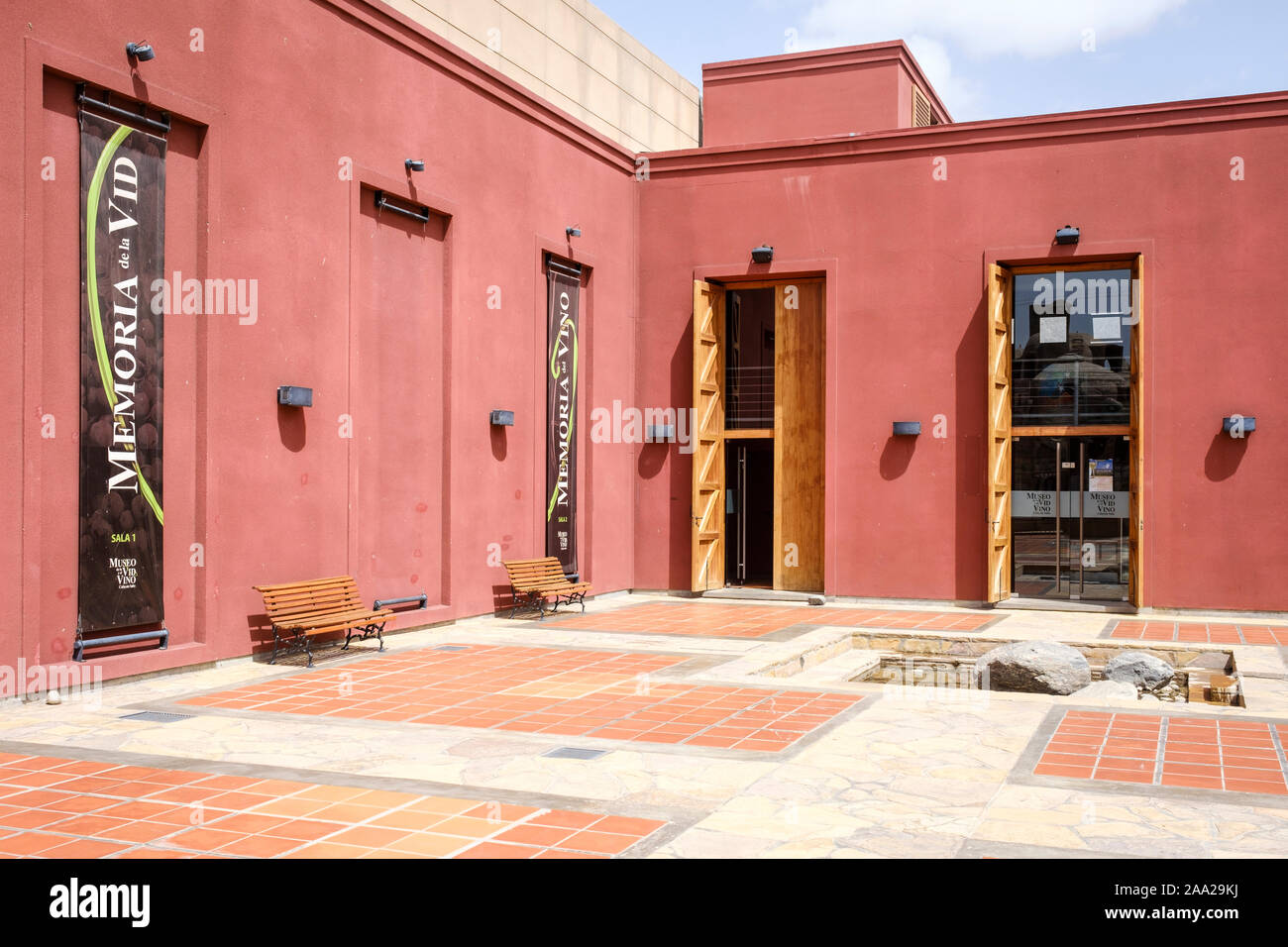 https://mdw-travel-data-us-east-1.s3.amazonaws.com/img/country/Argentina/Museo-de-la-Vid-y-el-Vino/img_03.jpg