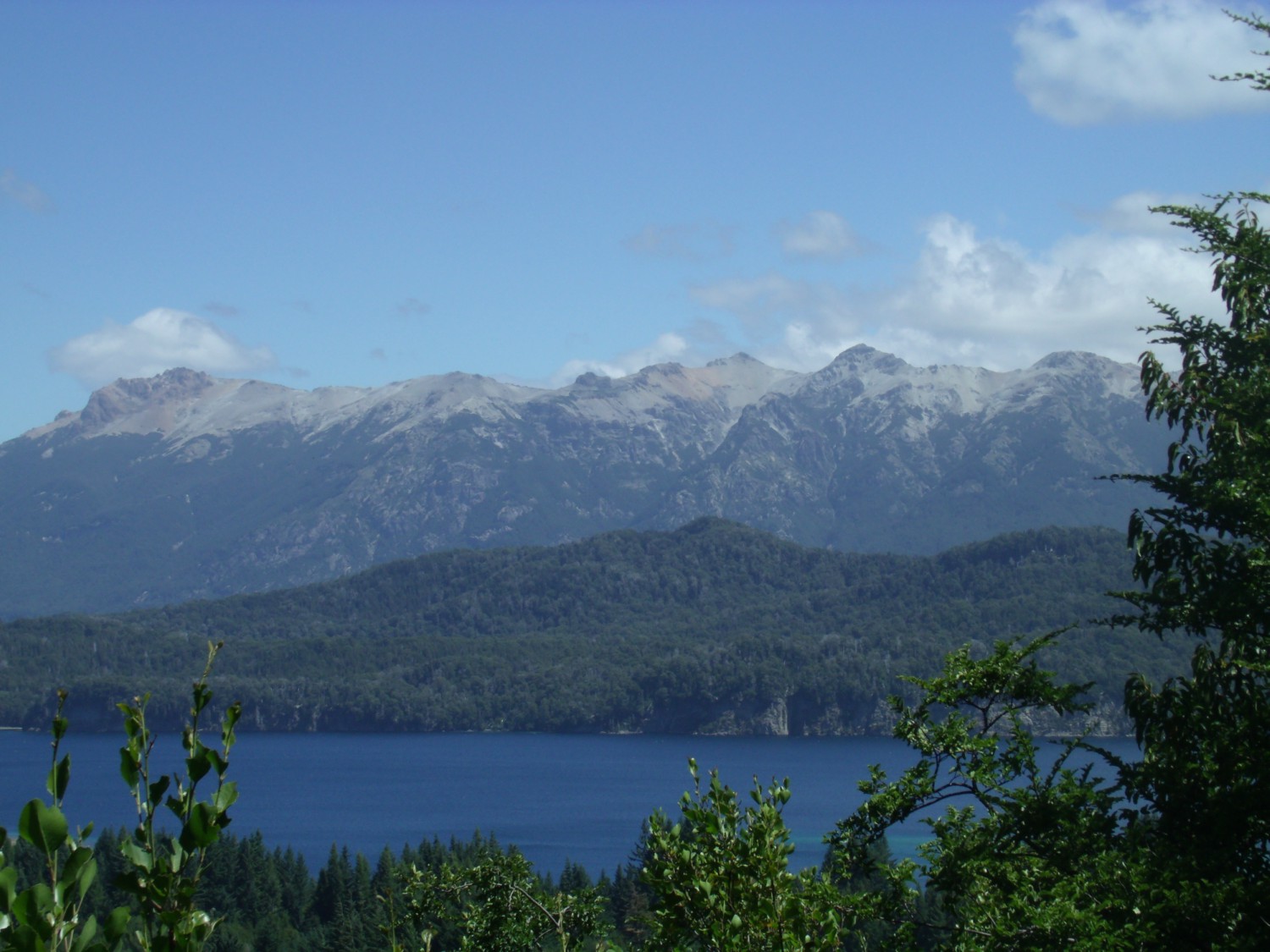 https://mdw-travel-data-us-east-1.s3.amazonaws.com/img/country/Argentina/Nahuel-Huapi-Lake/img_03.jpg
