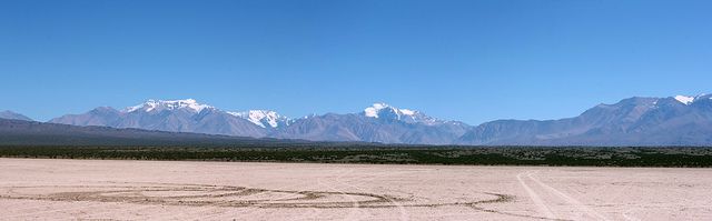 https://mdw-travel-data-us-east-1.s3.amazonaws.com/img/country/Argentina/Pampa-del-Leoncito/img_02.jpg
