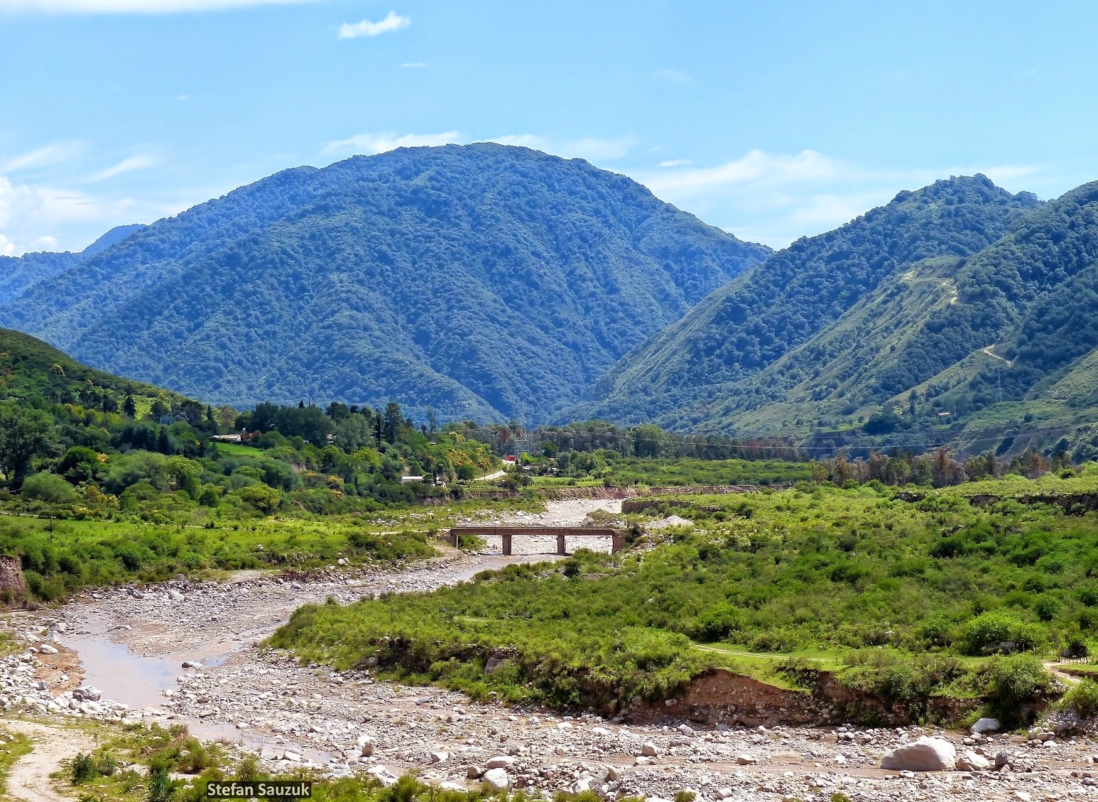 https://mdw-travel-data-us-east-1.s3.amazonaws.com/img/country/Argentina/Parque-Aconquija/img_00.jpg