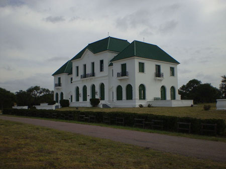 https://mdw-travel-data-us-east-1.s3.amazonaws.com/img/country/Argentina/Parque-Luro/img_04.jpg