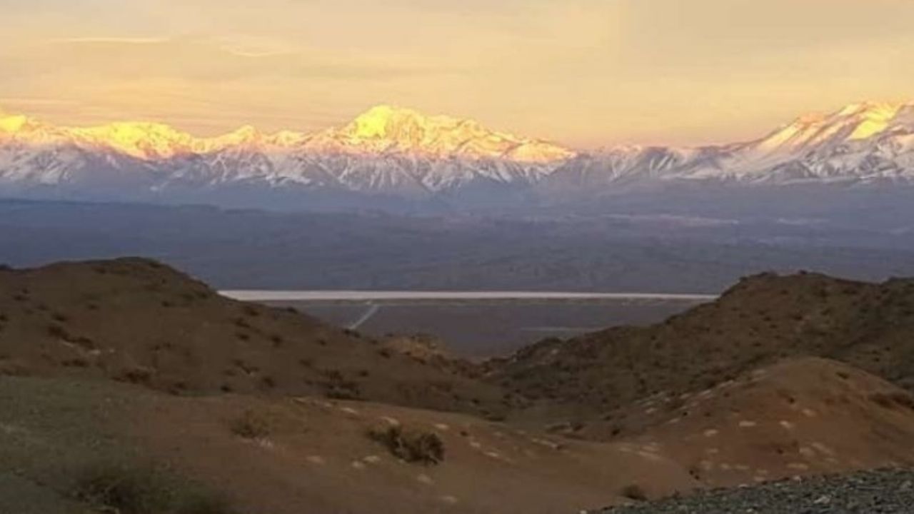 https://mdw-travel-data-us-east-1.s3.amazonaws.com/img/country/Argentina/Parque-Nacional-El-Leoncito/img_02.jpg