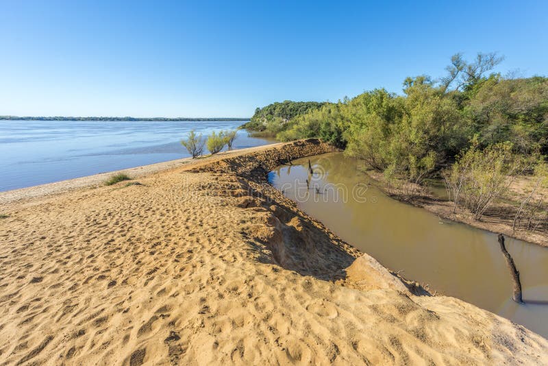 https://mdw-travel-data-us-east-1.s3.amazonaws.com/img/country/Argentina/Parque-Nacional-El-Palmar/img_01.jpg
