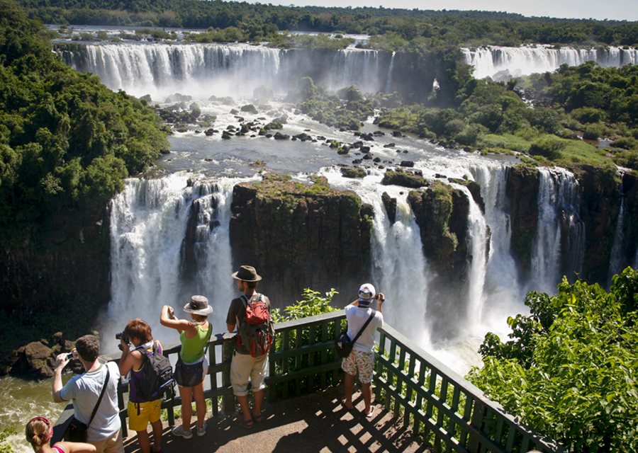 https://mdw-travel-data-us-east-1.s3.amazonaws.com/img/country/Argentina/Parque-Nacional-Iguazu/img_04.jpg