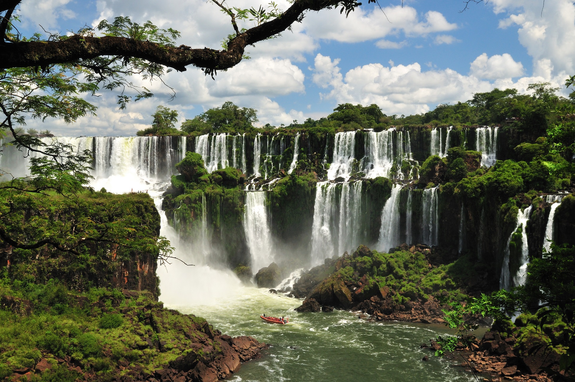 https://mdw-travel-data-us-east-1.s3.amazonaws.com/img/country/Argentina/Parque-Nacional-Iguazu/img_05.jpg