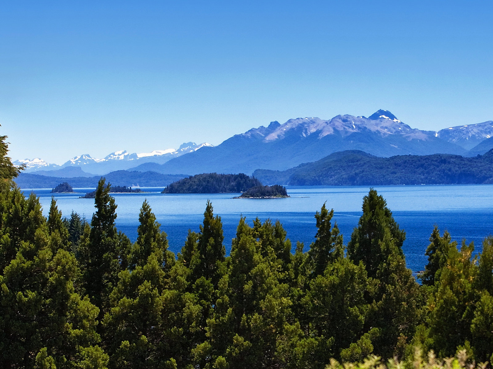 https://mdw-travel-data-us-east-1.s3.amazonaws.com/img/country/Argentina/Parque-Nacional-Nahuel-Huapi/img_02.jpg