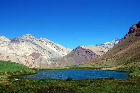 https://mdw-travel-data-us-east-1.s3.amazonaws.com/img/country/Argentina/Parque-Provincial-Aconcagua/img_03.jpg