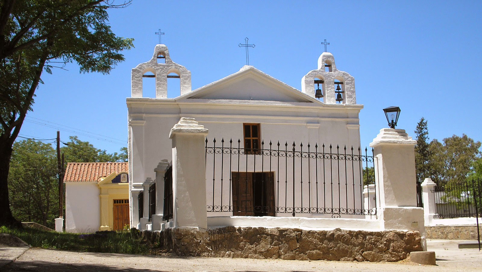 https://mdw-travel-data-us-east-1.s3.amazonaws.com/img/country/Argentina/Parroquia-Nuestra-Senora-del-Rosario/img_03.jpg