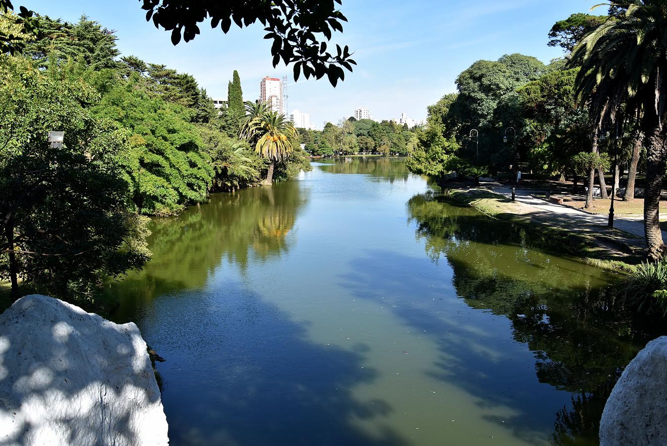 https://mdw-travel-data-us-east-1.s3.amazonaws.com/img/country/Argentina/Paseo-del-Bosque/img_02.jpg