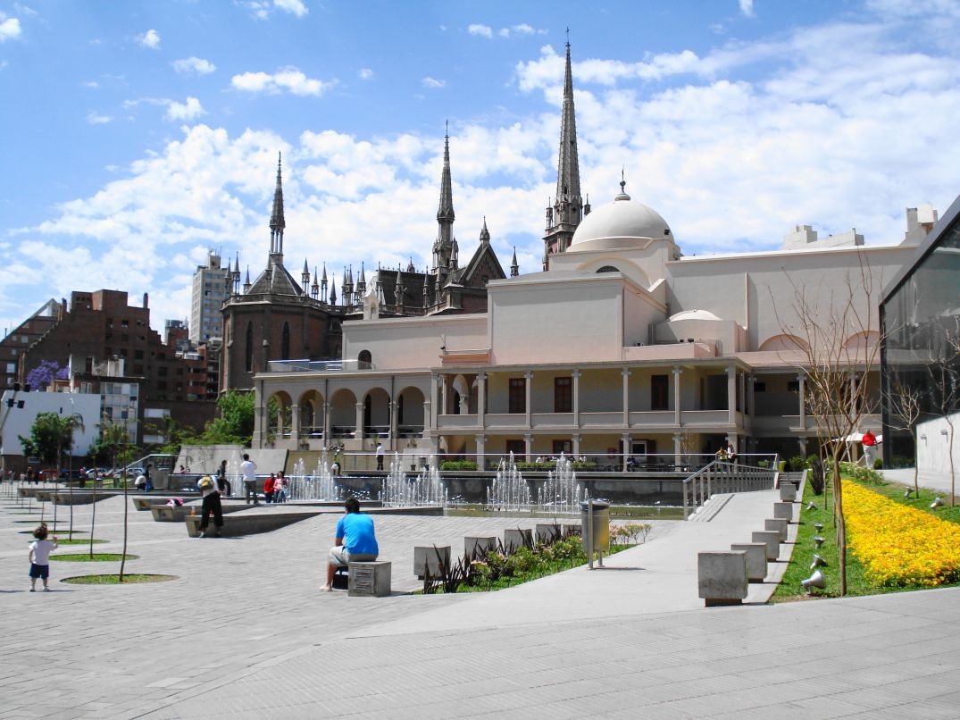 https://mdw-travel-data-us-east-1.s3.amazonaws.com/img/country/Argentina/Paseo-del-Buen-Pastor/img_01.jpg