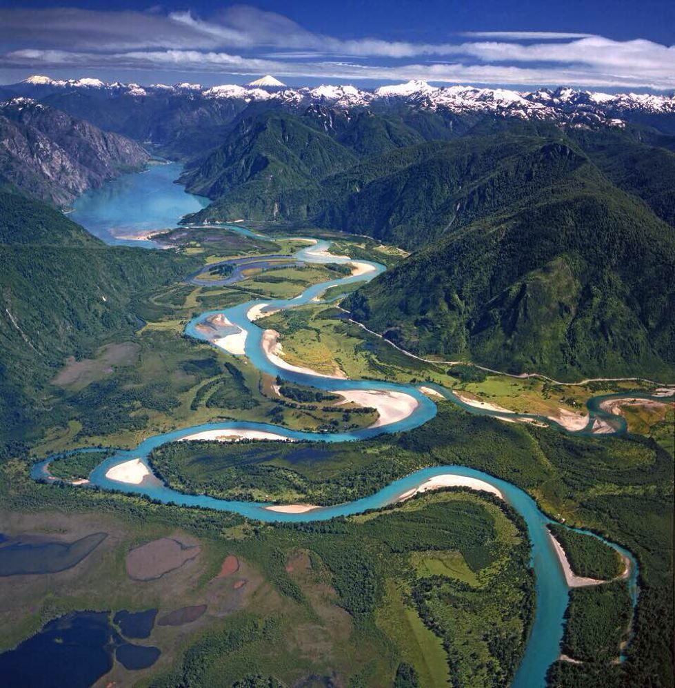 https://mdw-travel-data-us-east-1.s3.amazonaws.com/img/country/Argentina/Perucho-River/img_02.jpg