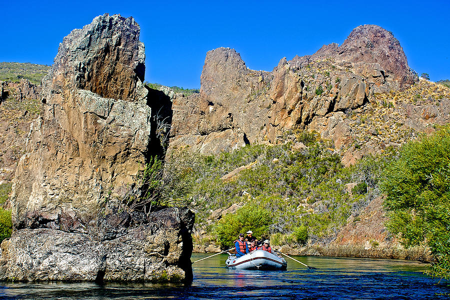 https://mdw-travel-data-us-east-1.s3.amazonaws.com/img/country/Argentina/Perucho-River/img_04.jpg
