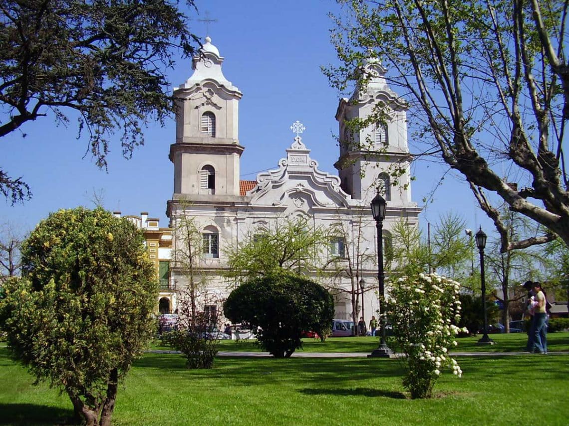 https://mdw-travel-data-us-east-1.s3.amazonaws.com/img/country/Argentina/Pilar/img_05.jpg