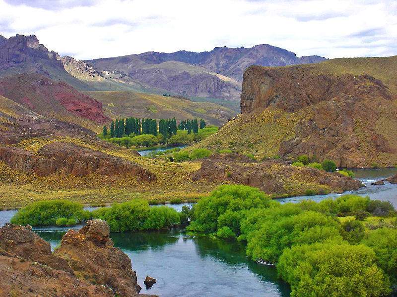 https://mdw-travel-data-us-east-1.s3.amazonaws.com/img/country/Argentina/Pilquiniyeu-del-Limay/img_01.jpg
