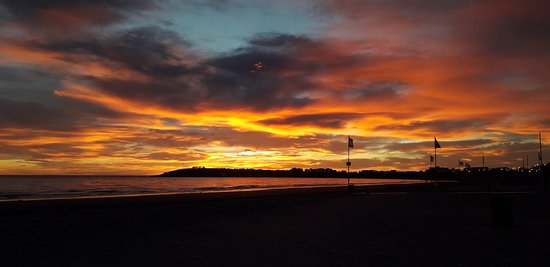 https://mdw-travel-data-us-east-1.s3.amazonaws.com/img/country/Argentina/Playa-El-Doradillo/img_03.jpg