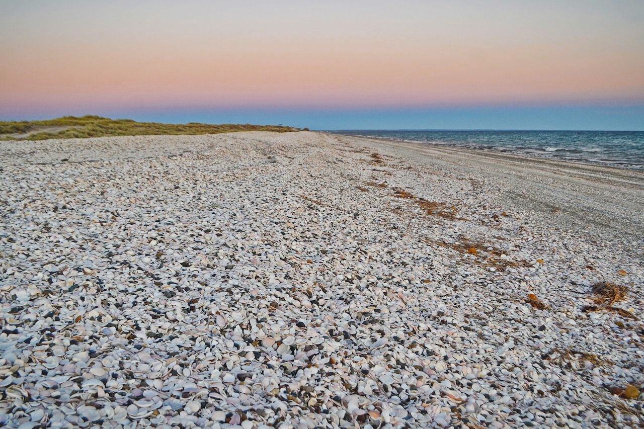https://mdw-travel-data-us-east-1.s3.amazonaws.com/img/country/Argentina/Playa-Las-Conchillas/img_02.jpg