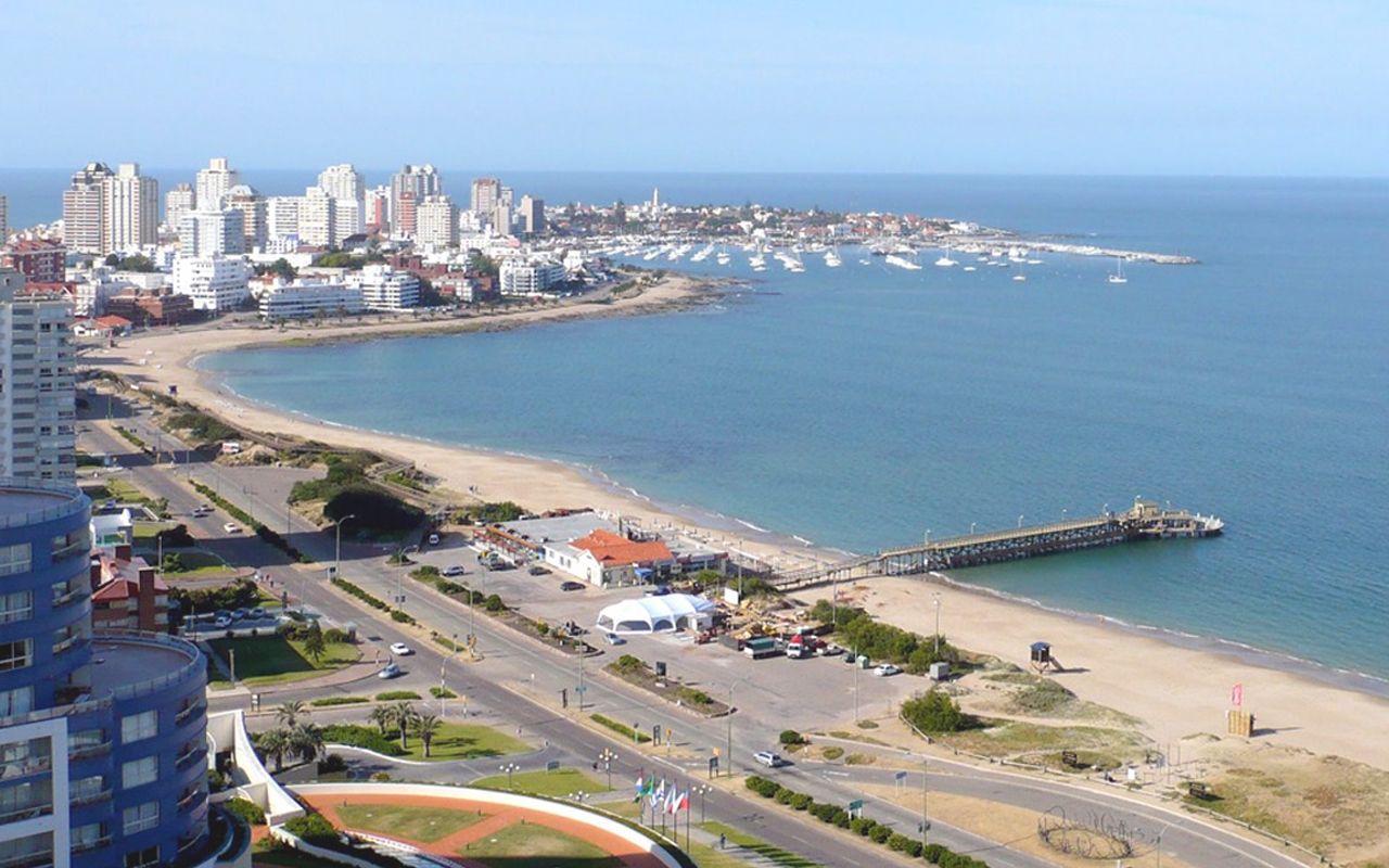 https://mdw-travel-data-us-east-1.s3.amazonaws.com/img/country/Argentina/Playa-Union/img_04.jpg