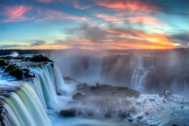 https://mdw-travel-data-us-east-1.s3.amazonaws.com/img/country/Argentina/Playa-de-los-Ilustres/img_02.jpg