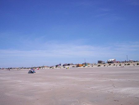 https://mdw-travel-data-us-east-1.s3.amazonaws.com/img/country/Argentina/Playas-Doradas/img_01.jpg