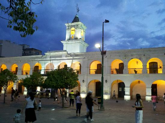 https://mdw-travel-data-us-east-1.s3.amazonaws.com/img/country/Argentina/Plaza-9-de-Julio/img_05.jpg