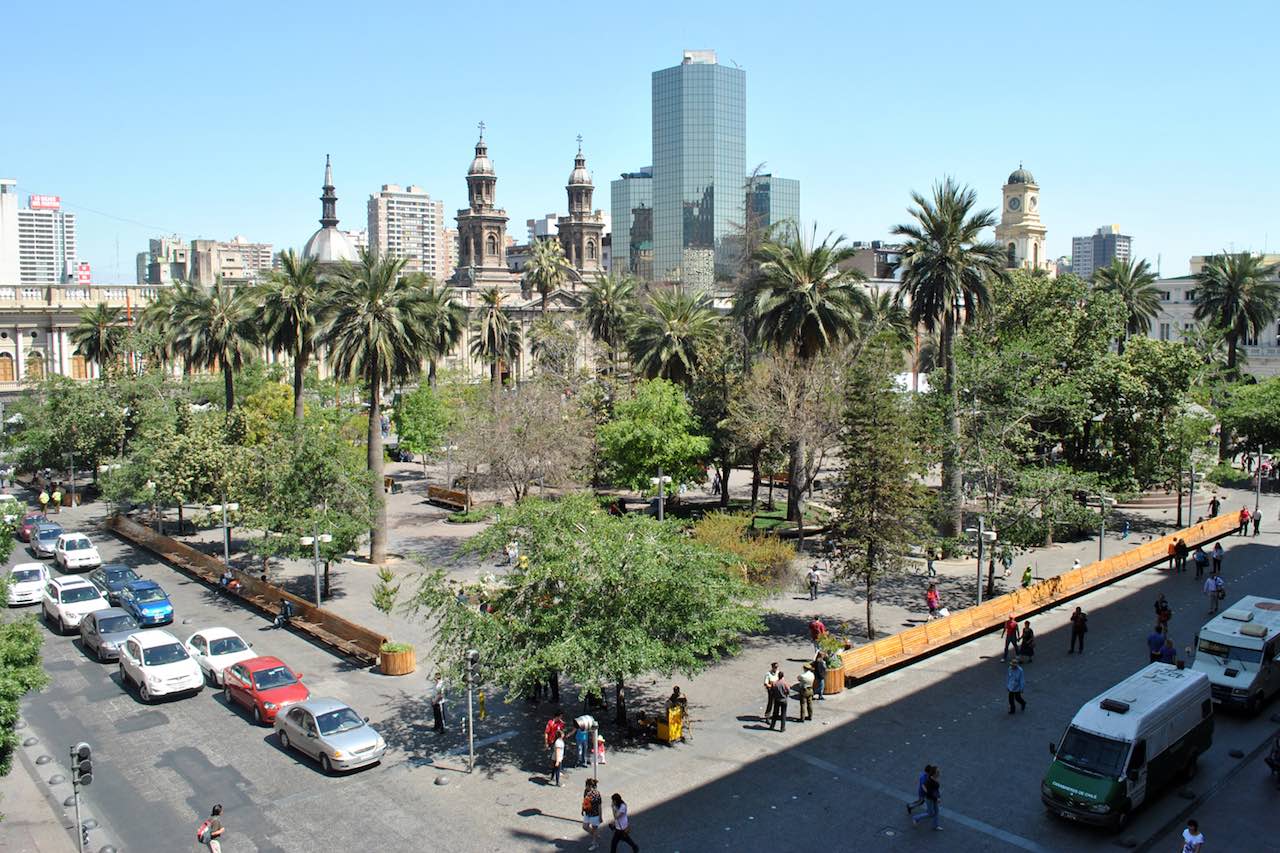 https://mdw-travel-data-us-east-1.s3.amazonaws.com/img/country/Argentina/Plaza-Chile/img_01.jpg