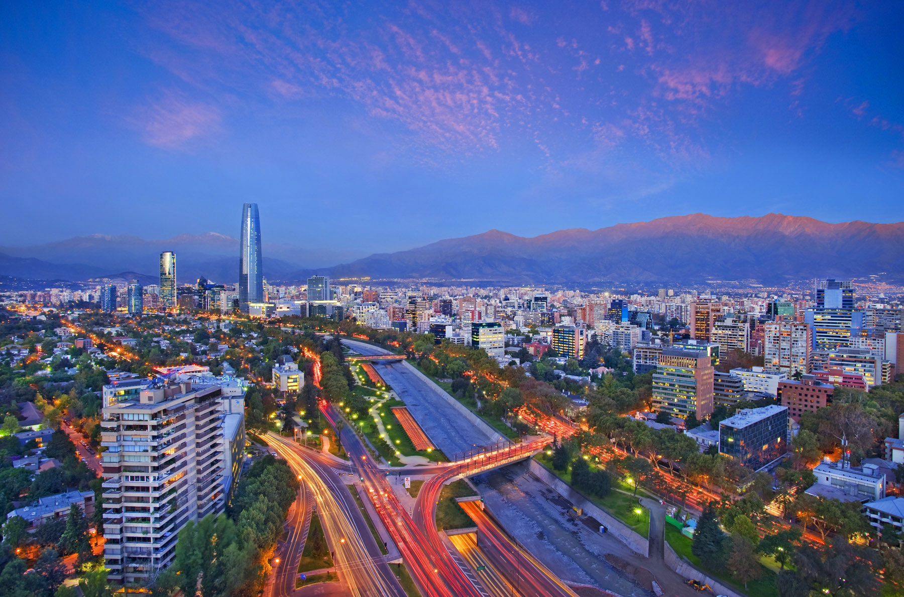 https://mdw-travel-data-us-east-1.s3.amazonaws.com/img/country/Argentina/Plaza-Chile/img_03.jpg