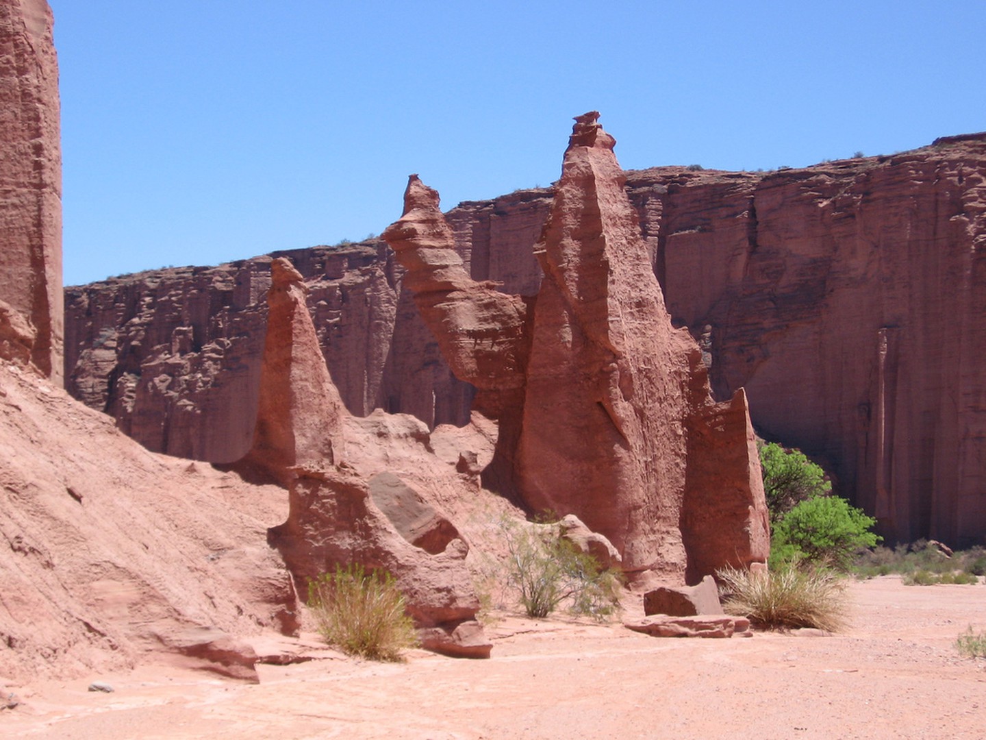 https://mdw-travel-data-us-east-1.s3.amazonaws.com/img/country/Argentina/Plaza-Espana/img_02.jpg