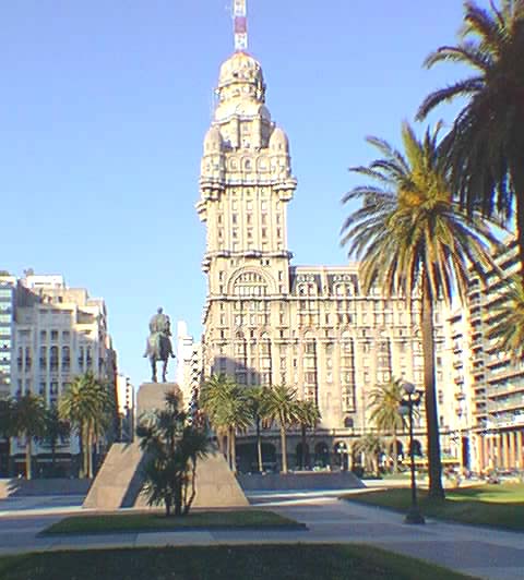 https://mdw-travel-data-us-east-1.s3.amazonaws.com/img/country/Argentina/Plaza-Independencia/img_03.jpg