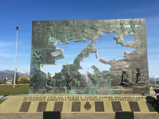 https://mdw-travel-data-us-east-1.s3.amazonaws.com/img/country/Argentina/Plaza-Islas-Malvinas/img_02.jpg