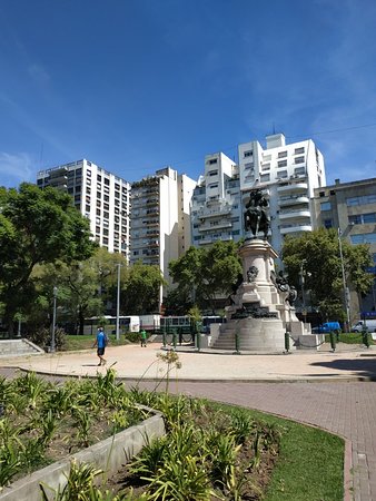 https://mdw-travel-data-us-east-1.s3.amazonaws.com/img/country/Argentina/Plaza-Italia/img_01.jpg