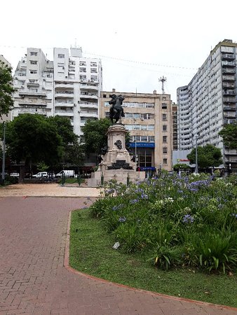 https://mdw-travel-data-us-east-1.s3.amazonaws.com/img/country/Argentina/Plaza-Italia/img_03.jpg
