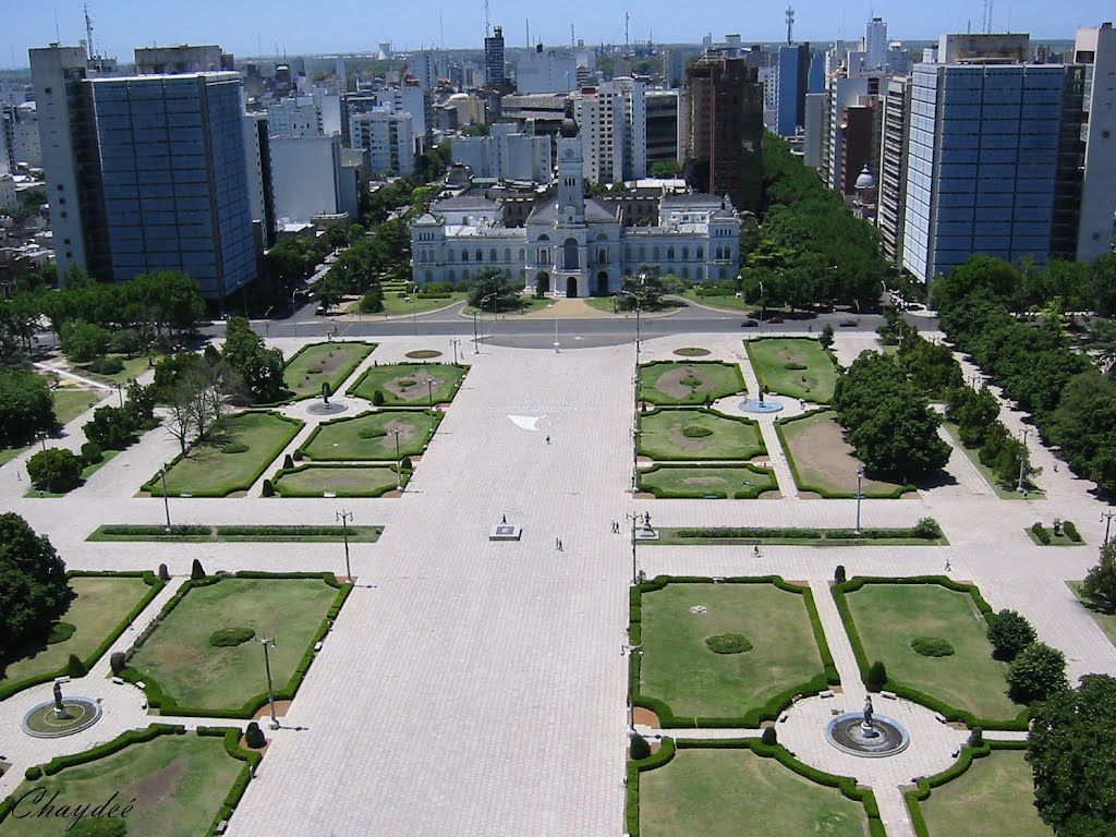 https://mdw-travel-data-us-east-1.s3.amazonaws.com/img/country/Argentina/Plaza-Moreno/img_03.jpg