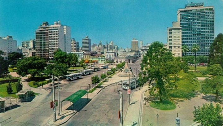 https://mdw-travel-data-us-east-1.s3.amazonaws.com/img/country/Argentina/Plaza-Sarmiento/img_01.jpg