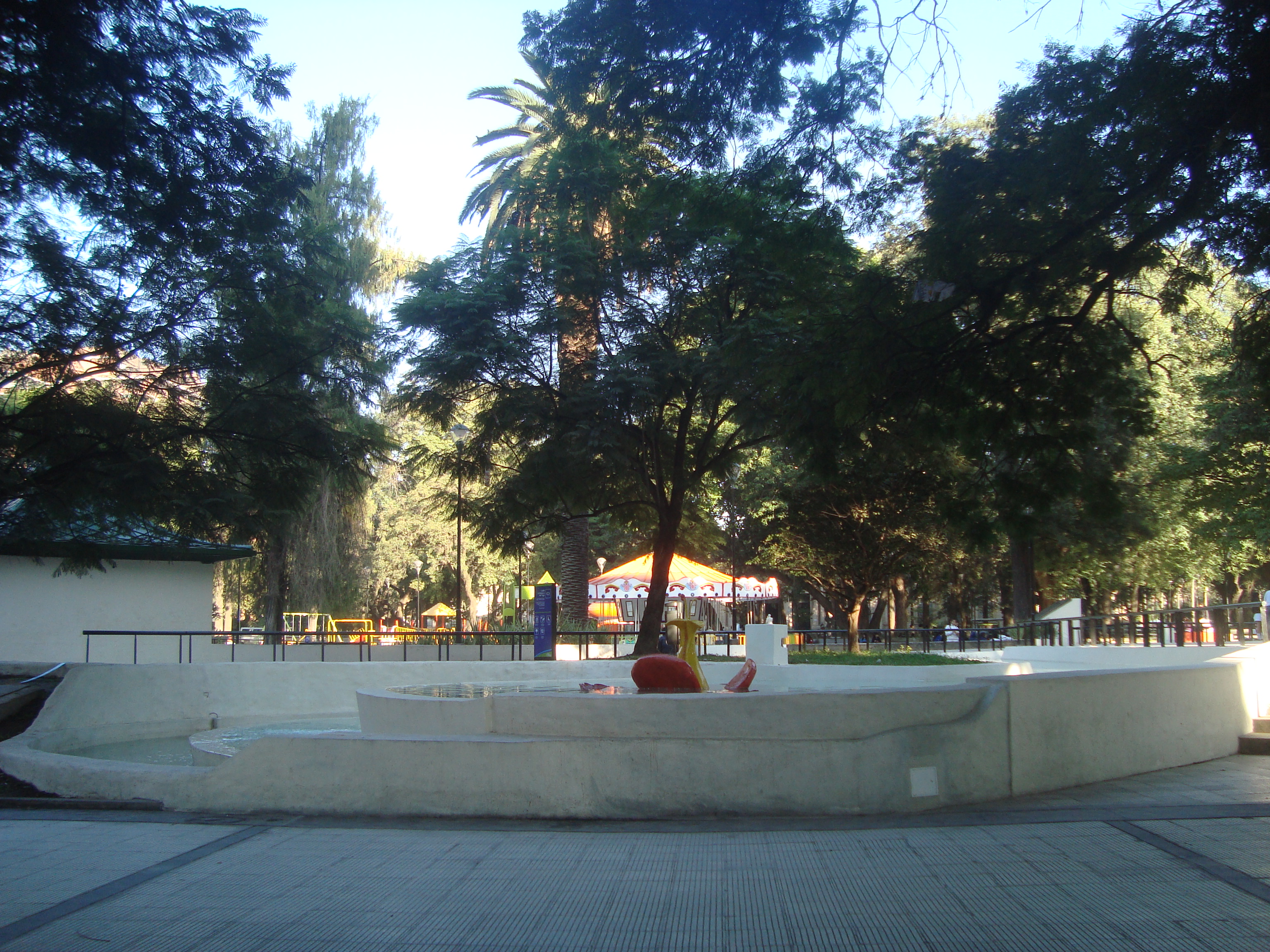 https://mdw-travel-data-us-east-1.s3.amazonaws.com/img/country/Argentina/Plaza-Urquiza/img_03.jpg