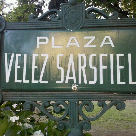 https://mdw-travel-data-us-east-1.s3.amazonaws.com/img/country/Argentina/Plaza-Velez-Sarsfield/img_02.jpg