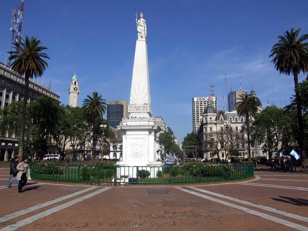 https://mdw-travel-data-us-east-1.s3.amazonaws.com/img/country/Argentina/Plaza-de-Mayo/img_02.jpg