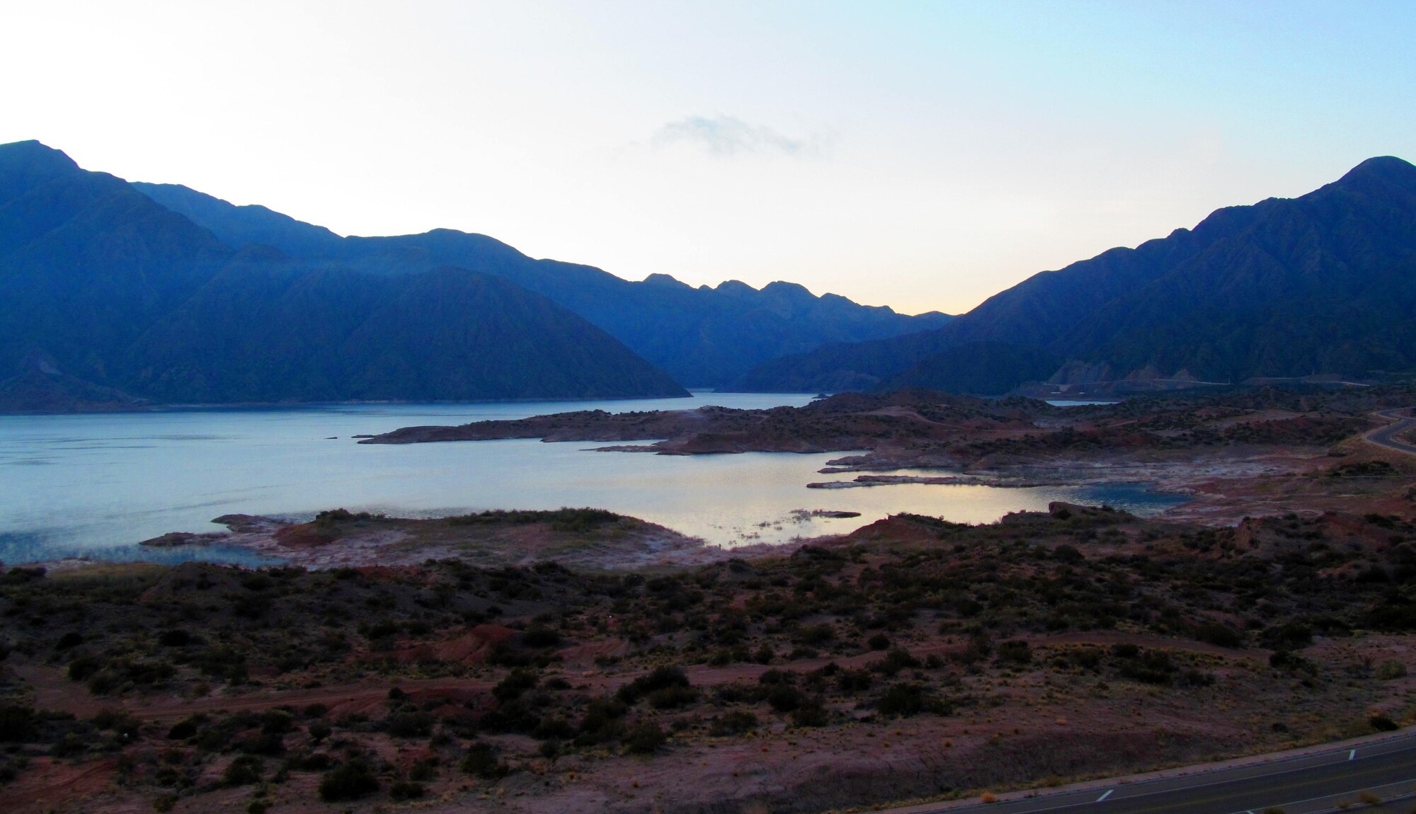 https://mdw-travel-data-us-east-1.s3.amazonaws.com/img/country/Argentina/Potrerillos-Dam/img_02.jpg