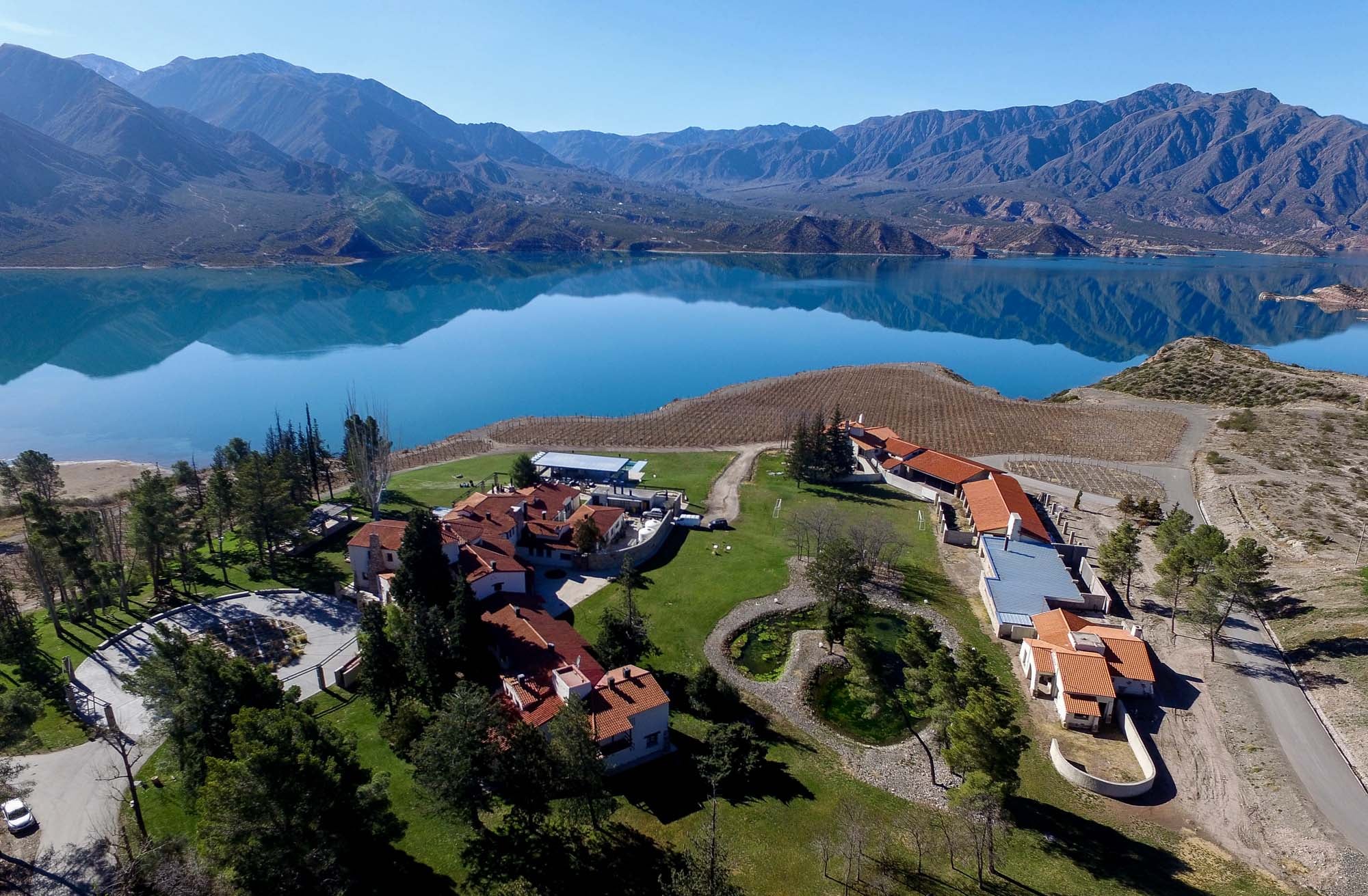 https://mdw-travel-data-us-east-1.s3.amazonaws.com/img/country/Argentina/Potrerillos-Dam/img_05.jpg