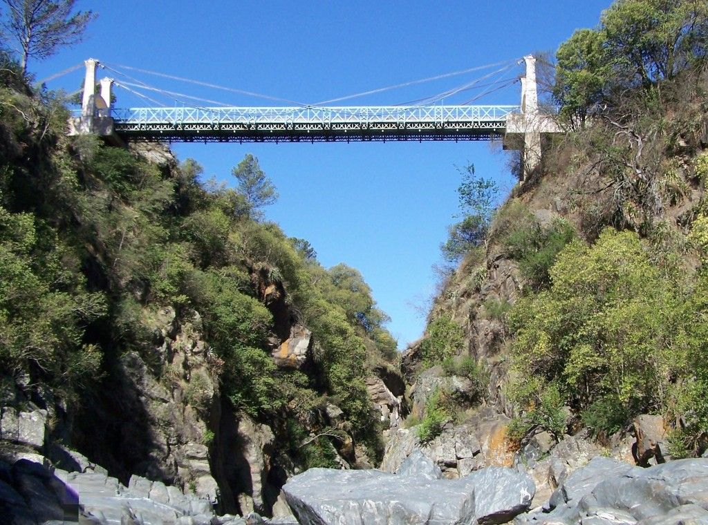 https://mdw-travel-data-us-east-1.s3.amazonaws.com/img/country/Argentina/Puente-Colgante/img_02.jpg