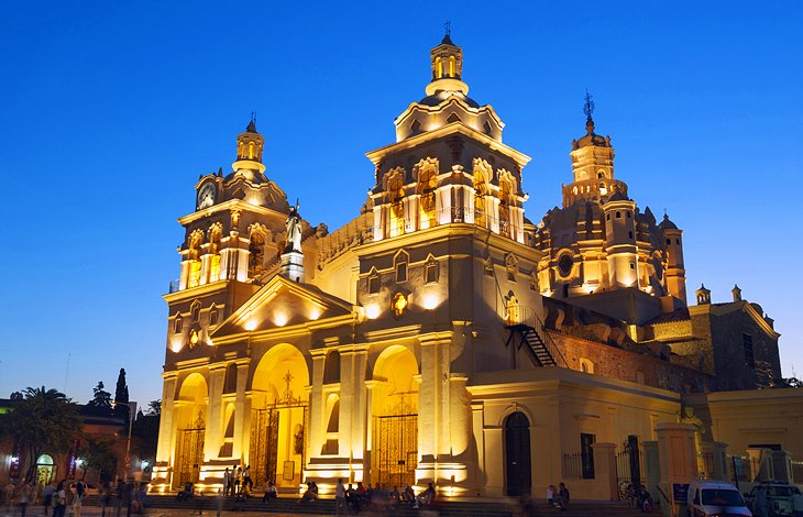 https://mdw-travel-data-us-east-1.s3.amazonaws.com/img/country/Argentina/Puerta-de-la-Ciudad/img_02.jpg