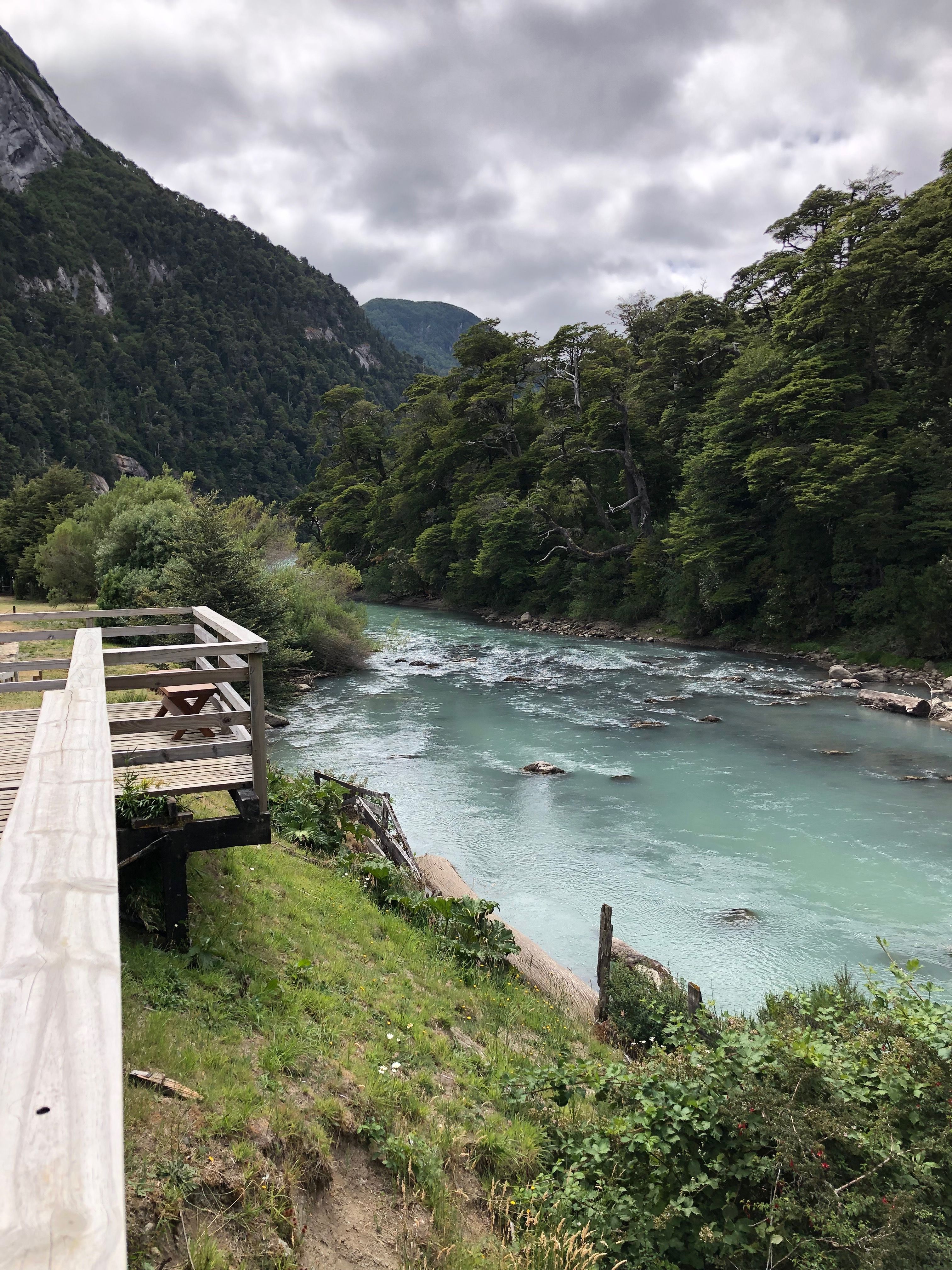 https://mdw-travel-data-us-east-1.s3.amazonaws.com/img/country/Argentina/Puerto-Blest/img_03.jpg