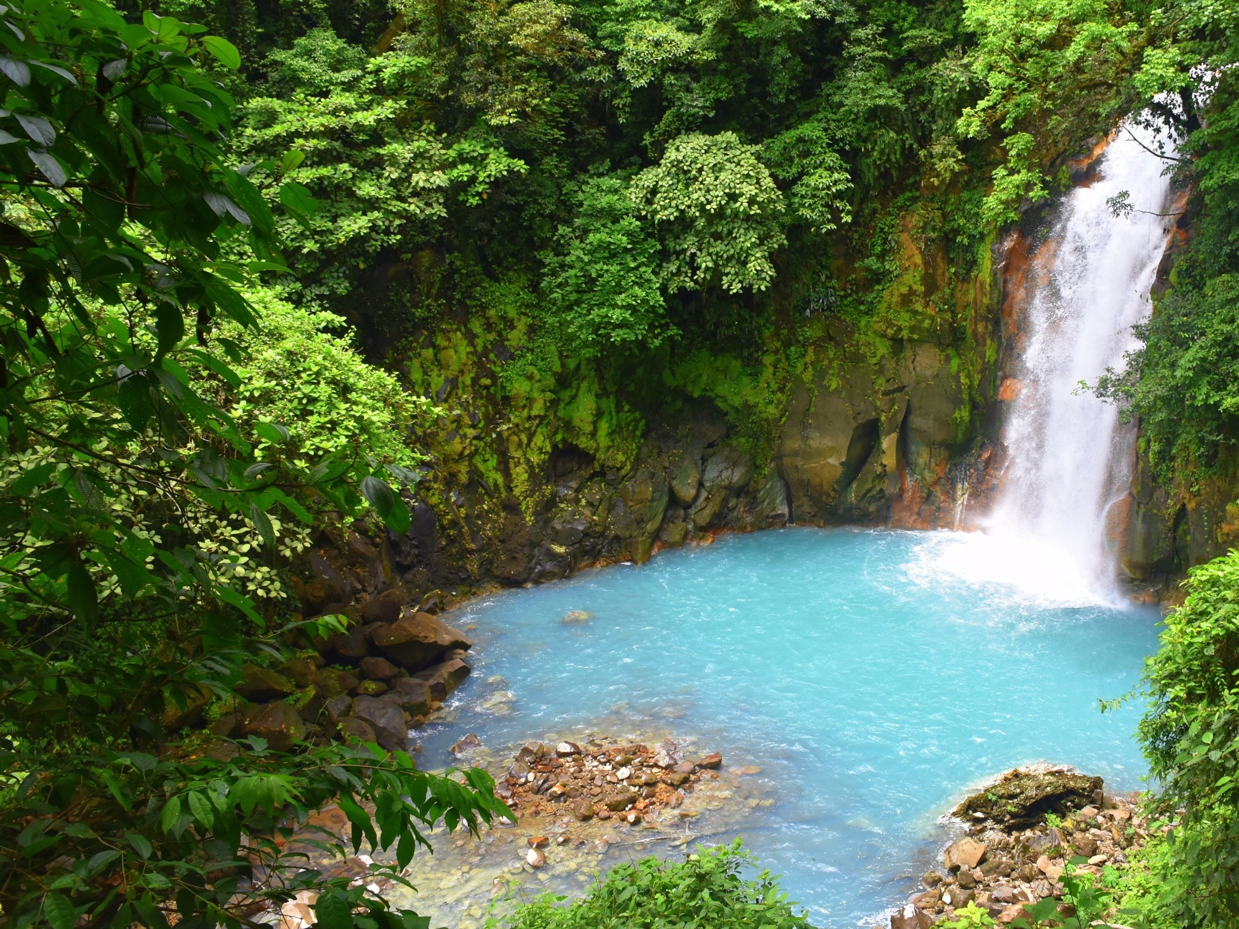 https://mdw-travel-data-us-east-1.s3.amazonaws.com/img/country/Argentina/Rio-Celeste/img_00.jpg
