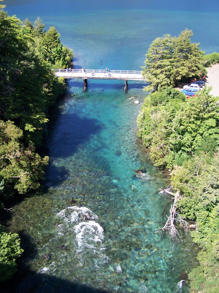 https://mdw-travel-data-us-east-1.s3.amazonaws.com/img/country/Argentina/Rio-Correntoso/img_00.jpg