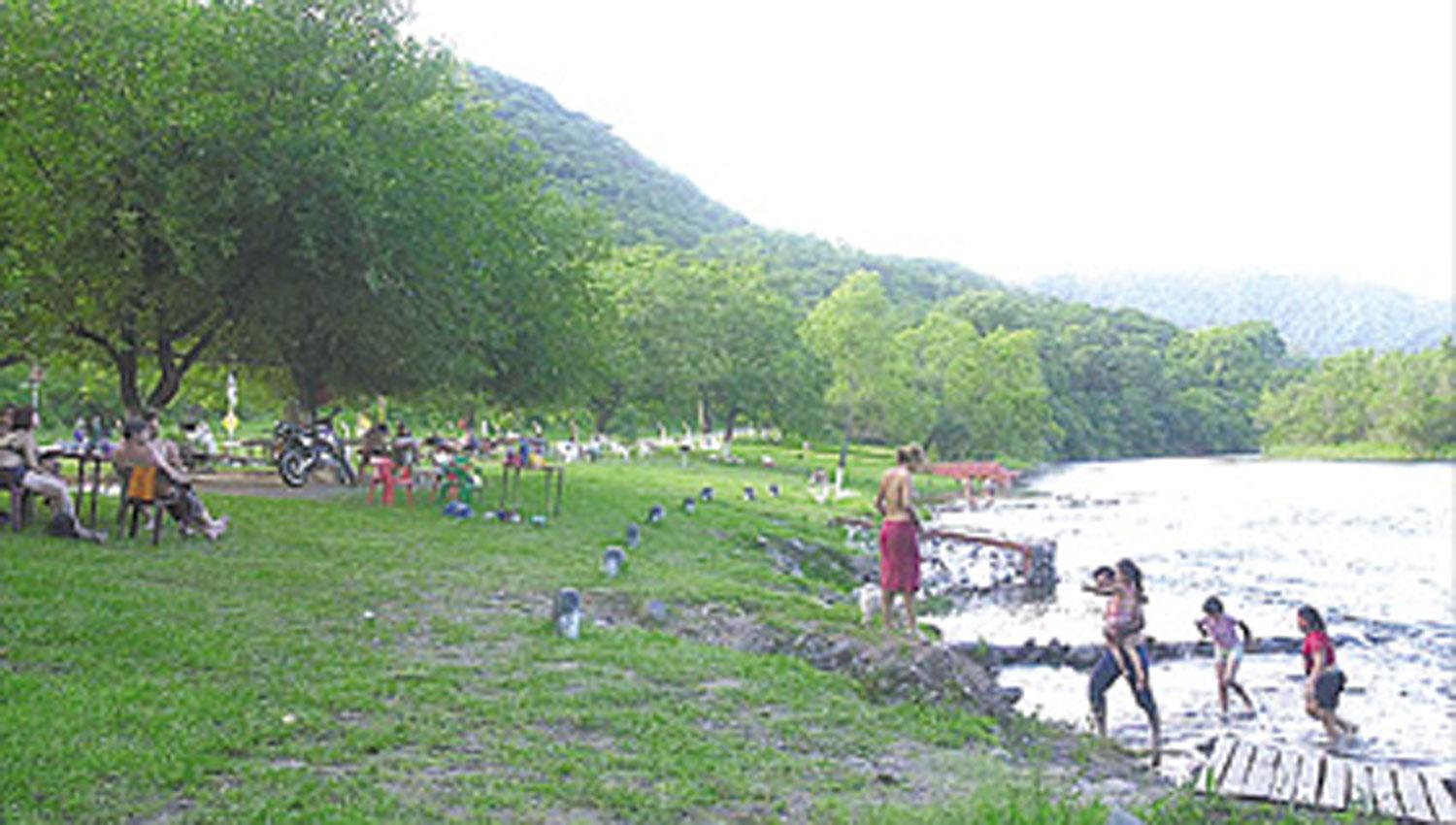 https://mdw-travel-data-us-east-1.s3.amazonaws.com/img/country/Argentina/Rio-Loro-Natural-Reserve/img_02.jpg
